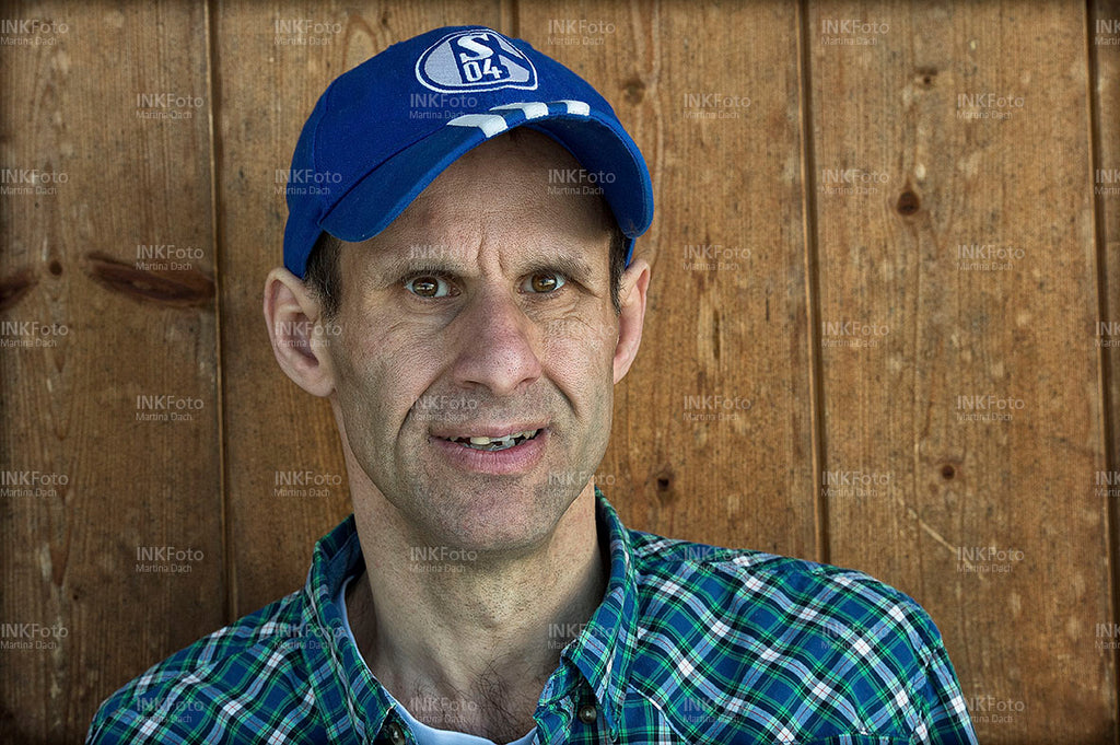 Portrait Mann mit Baseball Kappe