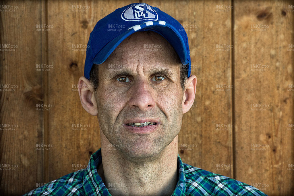 Portrait Mann mit Baseball Kappe