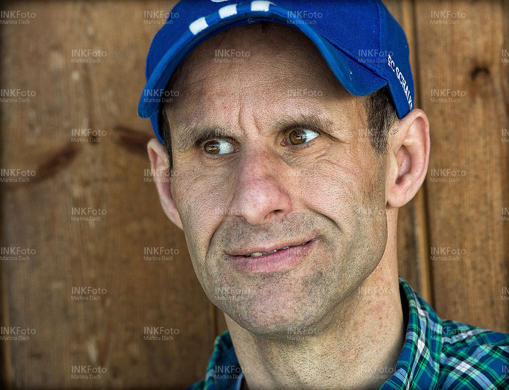 Portrait Mann mit Baseball Kappe